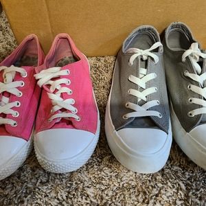 2 pairs of Women's shoes